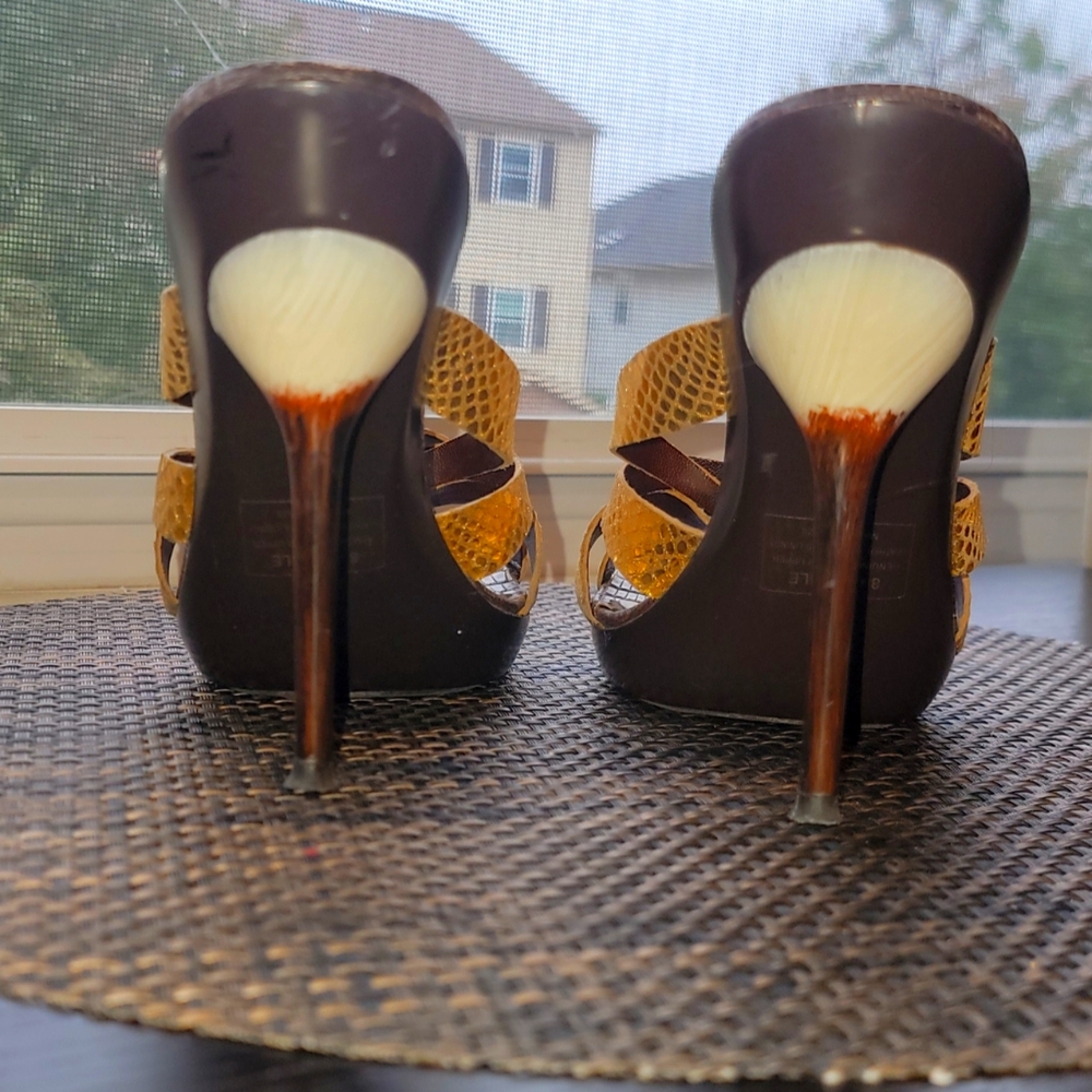 REPORT SIGNATURE GOLD STRAPPY OPEN BACK PLATFORM STILETTOS SIZE 8M PRE-OWNED - Picture 4 of 6